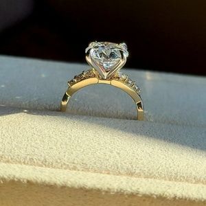 Solid 14k white and yellow gold 3.2ct G VS1 lab round diamond ring